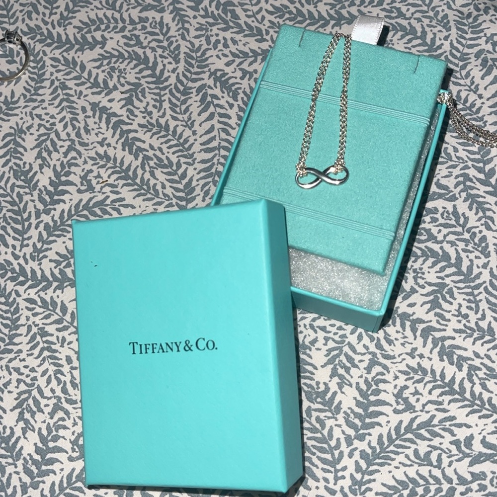 Tiffinay and Co. Double chain infinity necklace